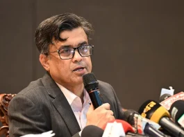 বাউলদের ওপর হামলাকারীদের গ্রেফতারে সাঁড়াশি অভিযান চলছে : শফিকুল আলম বৃহস্পতিবার উপদেষ্টা পরিষদের বৈঠক শেষে সংবাদ সম্মেলনে প্রধান উপদেষ্টার প্রেস সচিব শফিকুল আলম। ছবি : পিআইডি