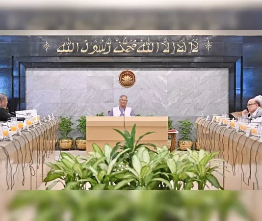 উপদেষ্টা পরিষদের বিশেষ সভায় খালেদা জিয়ার দ্রুত আরোগ্য কামনায় দোয়া ও মোনাজাত প্রধান উপদেষ্টা অধ্যাপক মুহাম্মদ ইউনূসের সভাপতিত্বে শনিবার প্রধান উপদেষ্টার কার্যালয়ে উপদেষ্টা পরিষদের একটি বিশেষ সভা অনুষ্ঠিত হয়। ছবি: পিআইডি