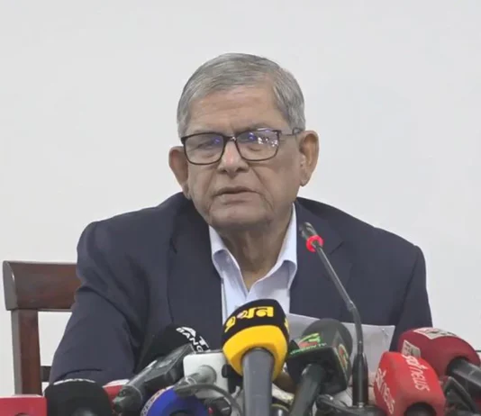 সংবাদ সম্মেলনে প্রার্থীদের নাম ঘোষণা করেন বিএনপি মহাসচিব মির্জা ফখরুল ইসলাম আলমগীর।